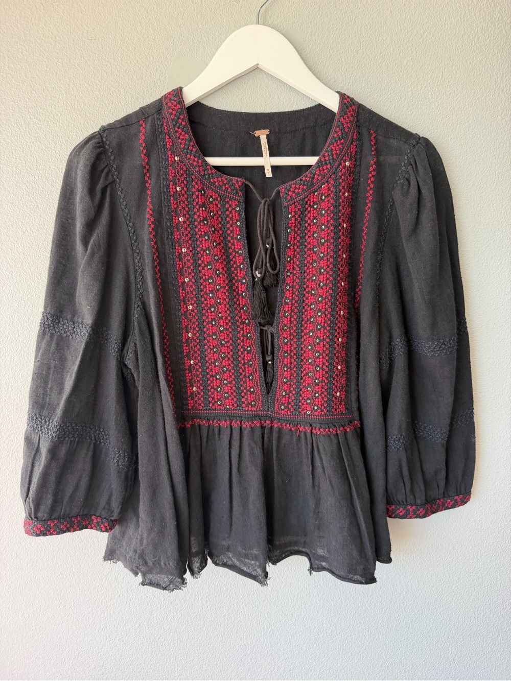 Free People black red embroidered The Wild Life cropped blouse Women’s sz M